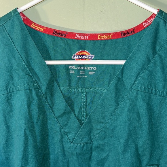 Dickies scrub top donating January 2026 - Picture 2 of 5